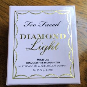 Too Faced DIAMOND Light